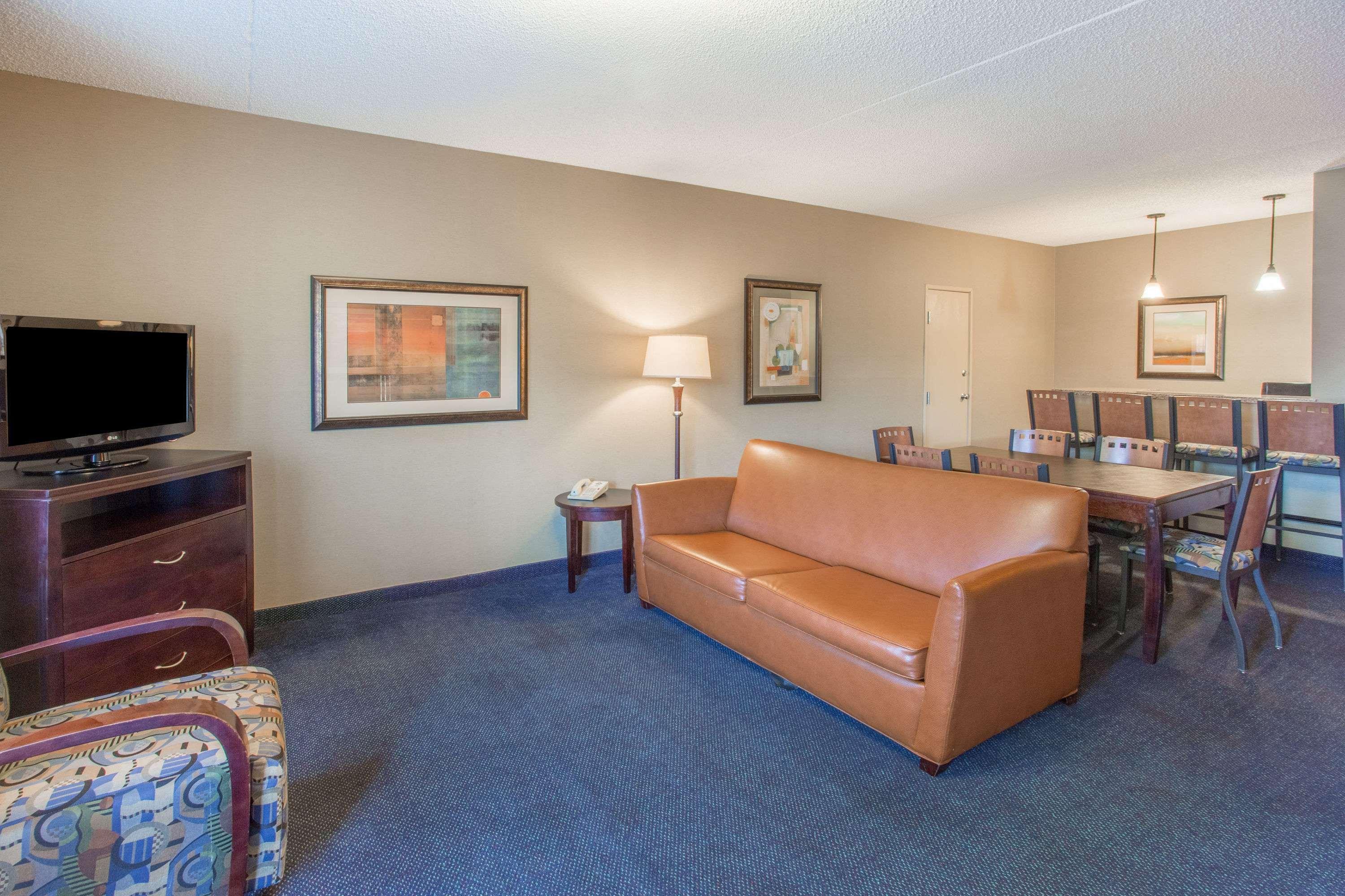 Days Inn & Suites By Wyndham Mesa Near Phoenix Exterior foto