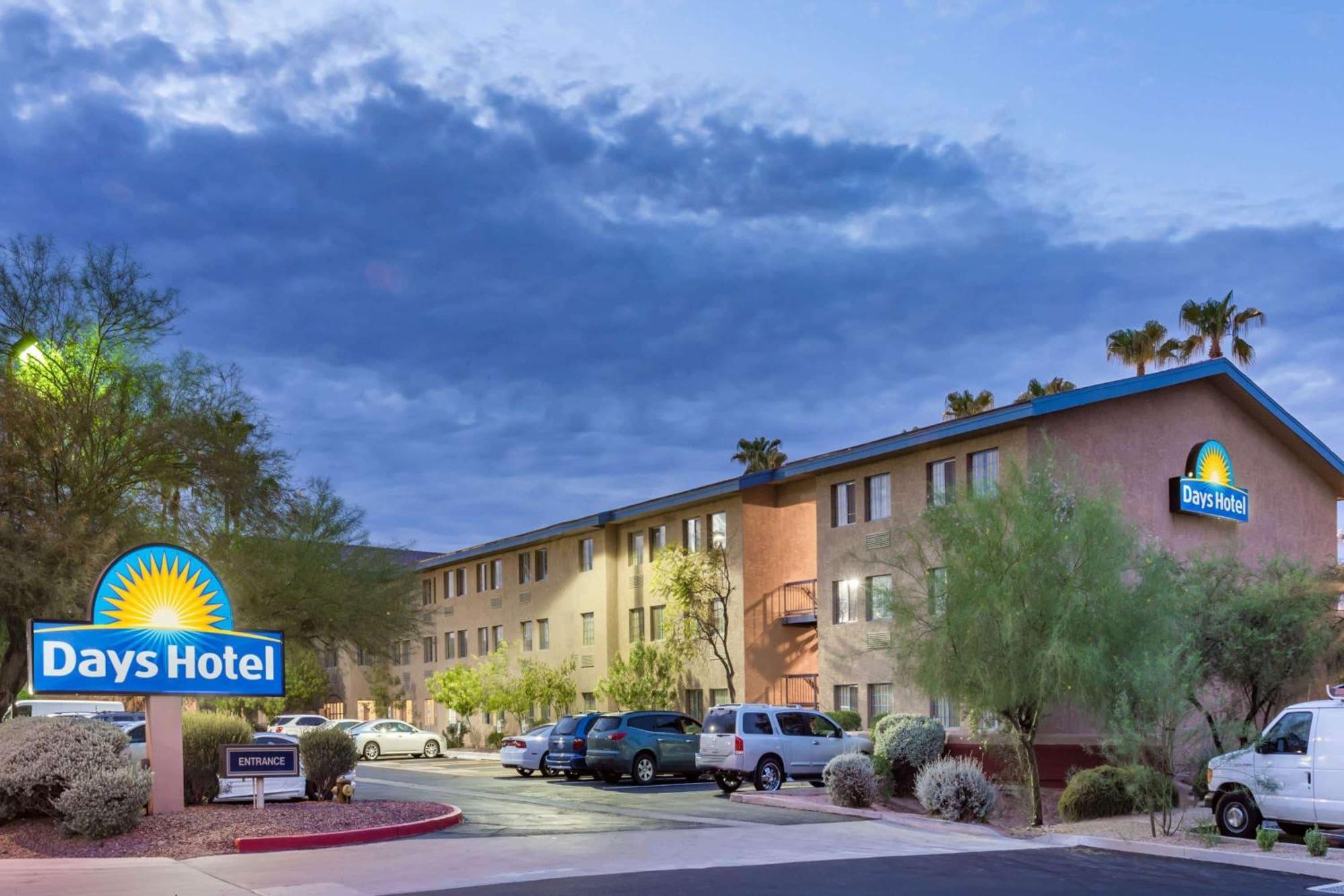 Days Inn & Suites By Wyndham Mesa Near Phoenix Exterior foto