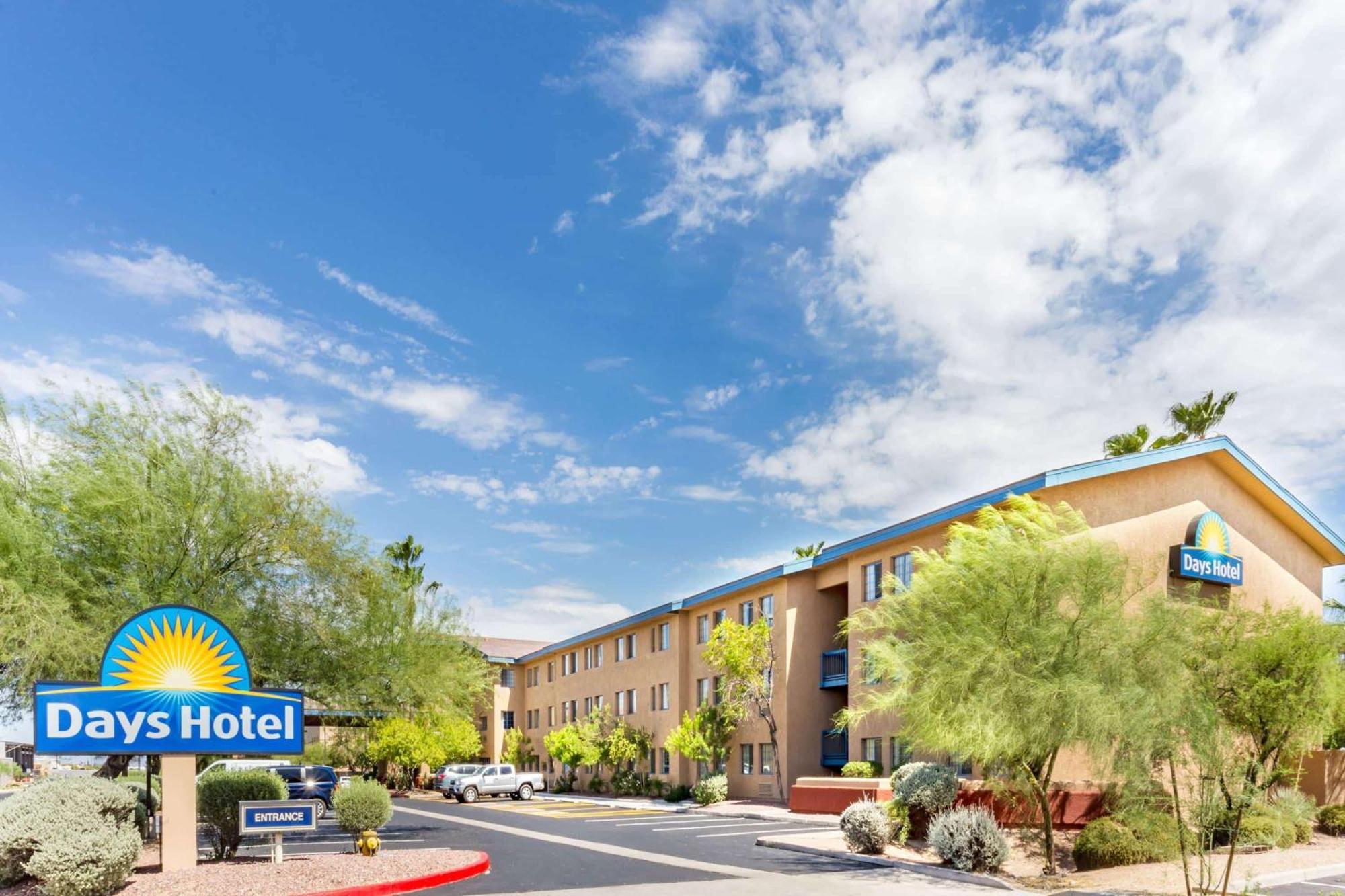 Days Inn & Suites By Wyndham Mesa Near Phoenix Exterior foto