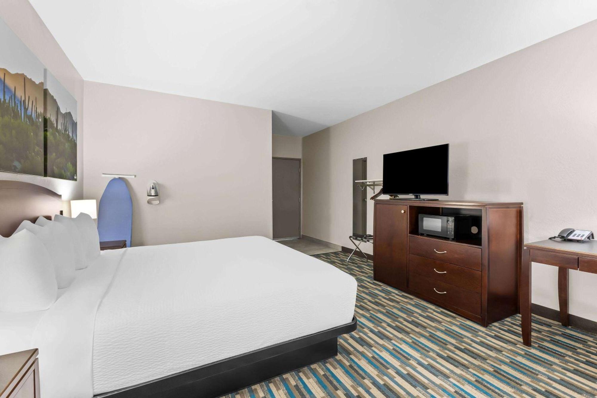 Days Inn & Suites By Wyndham Mesa Near Phoenix Exterior foto
